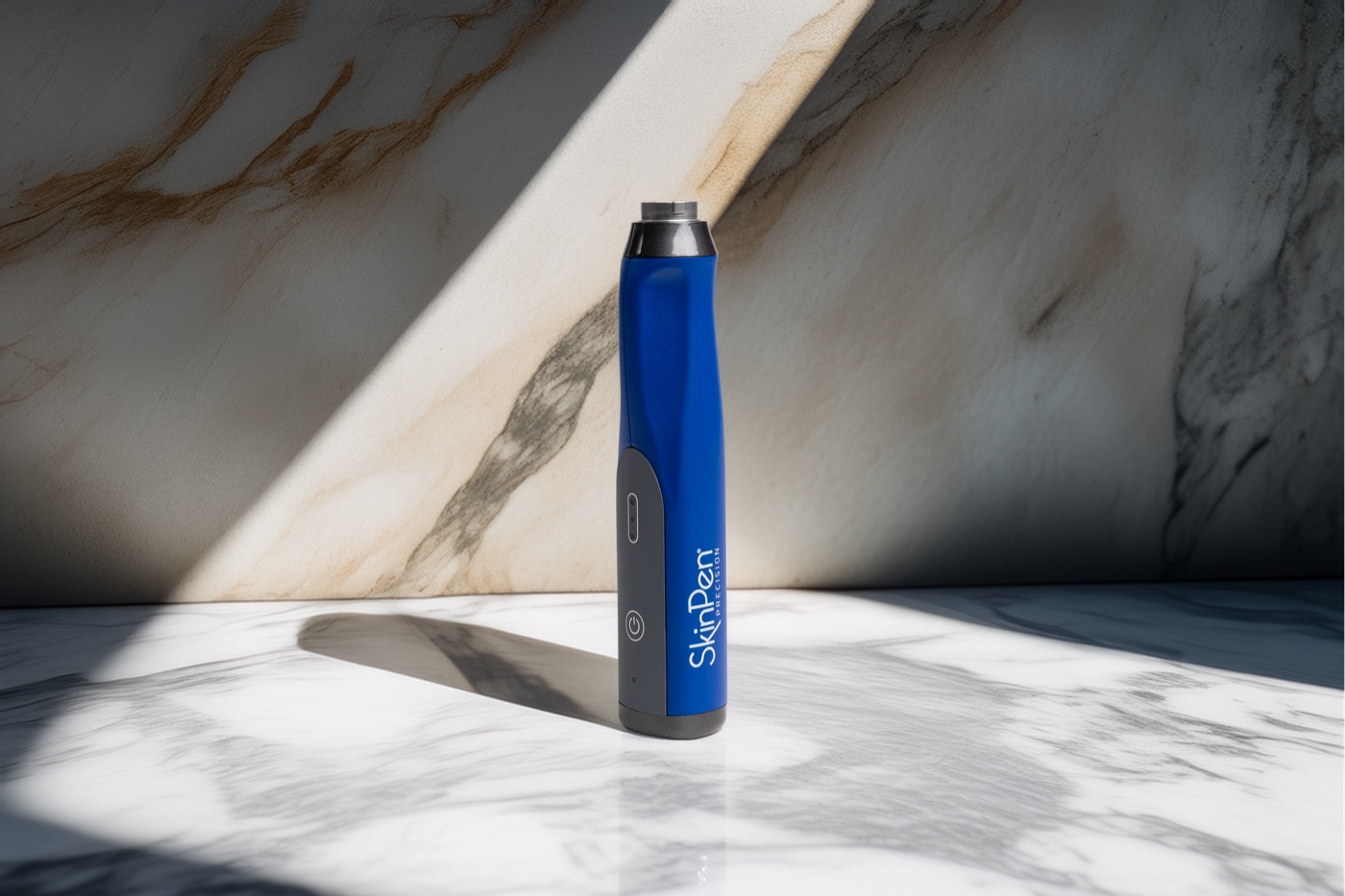 SkinPen Precision Microneedling-Gerät auf Marmor