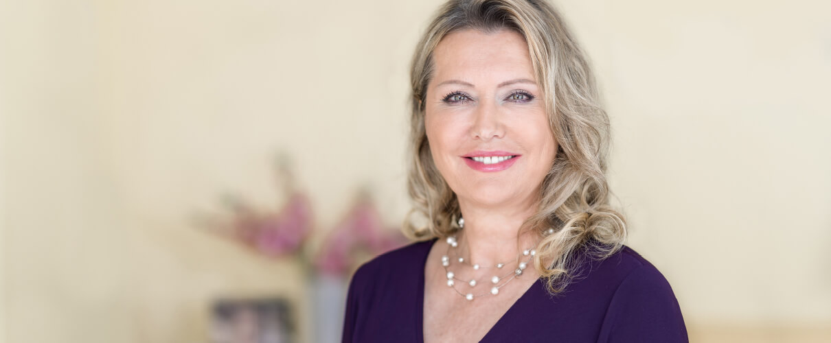 Ärztin Corinna Herrmann Dr. med. Corinna Herrmann - Ärztin für nichtinvasive ästhetische Medizin & Anti-Aging